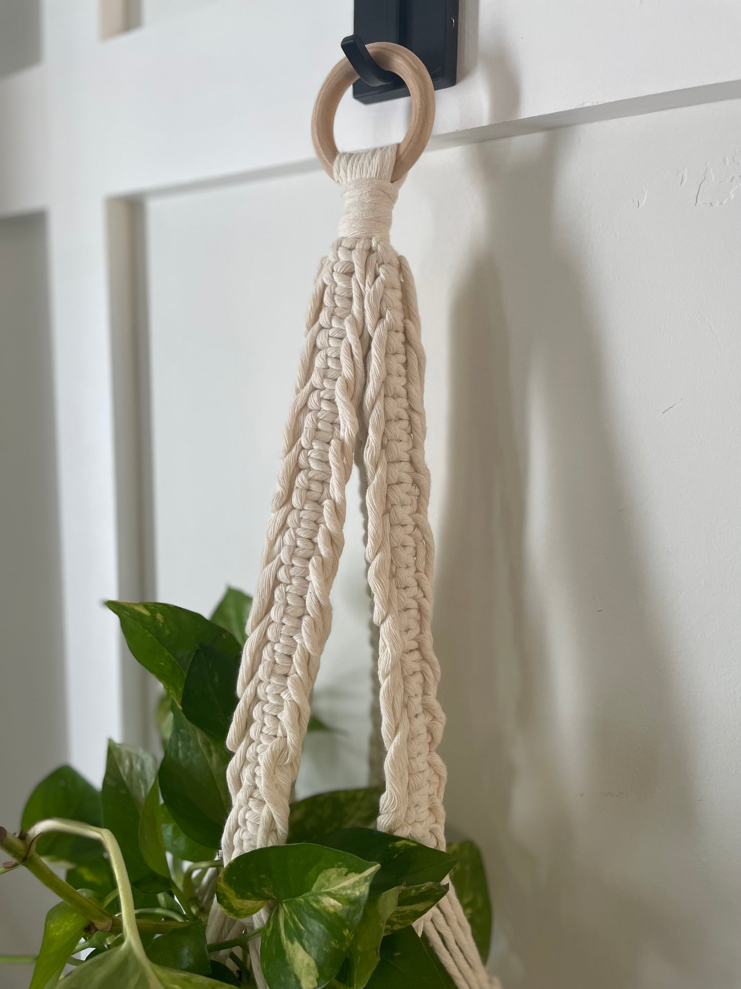 PLANT HANGER: Ivory