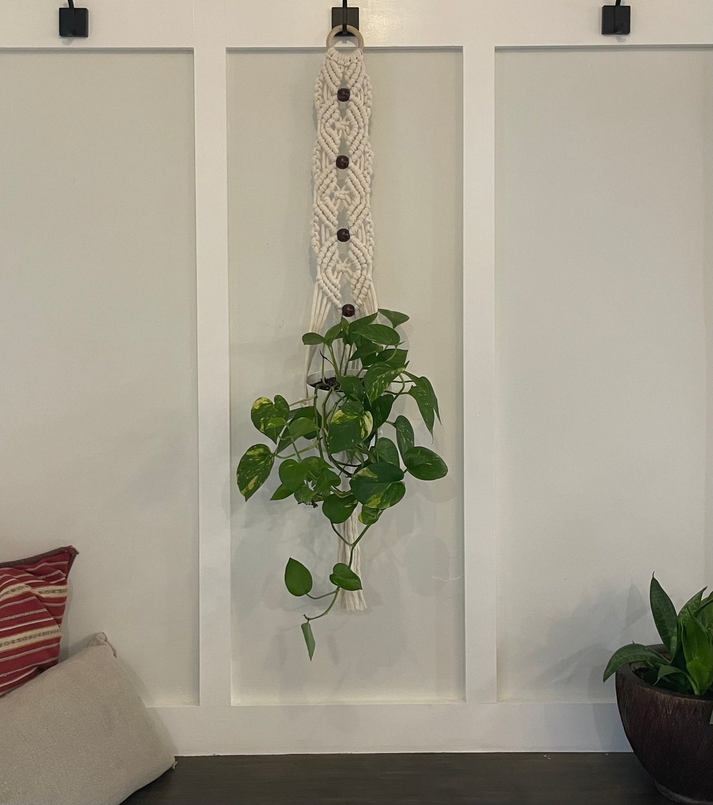 PLANT HANGER: White